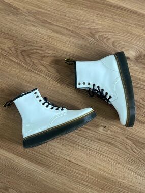 SOLD - Cross listed

Dr. Martens Zavala White Patent Lace-Up Boots